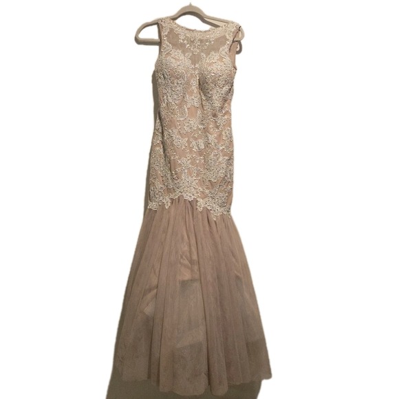 Xscape Dresses & Skirts - Xscape Dress Size 8 Beige White Lace Mermaid Prom Formal Sleeveless